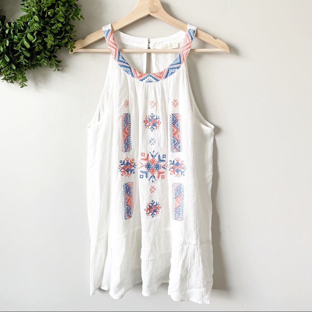 ( Entro ) White Embroider Aztec Halter Flowing Top